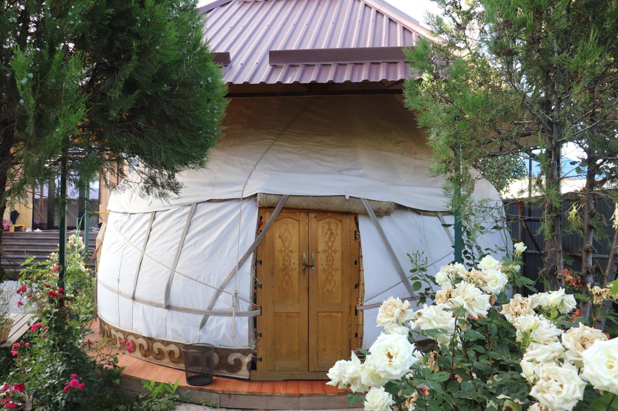 Happy Nomads Yurts & Hostel Karakol Exterior photo