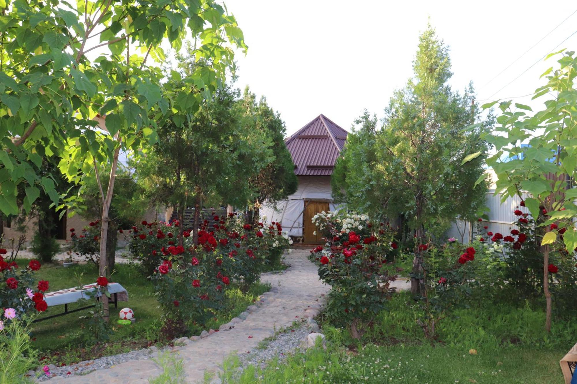 Happy Nomads Yurts & Hostel Karakol Exterior photo