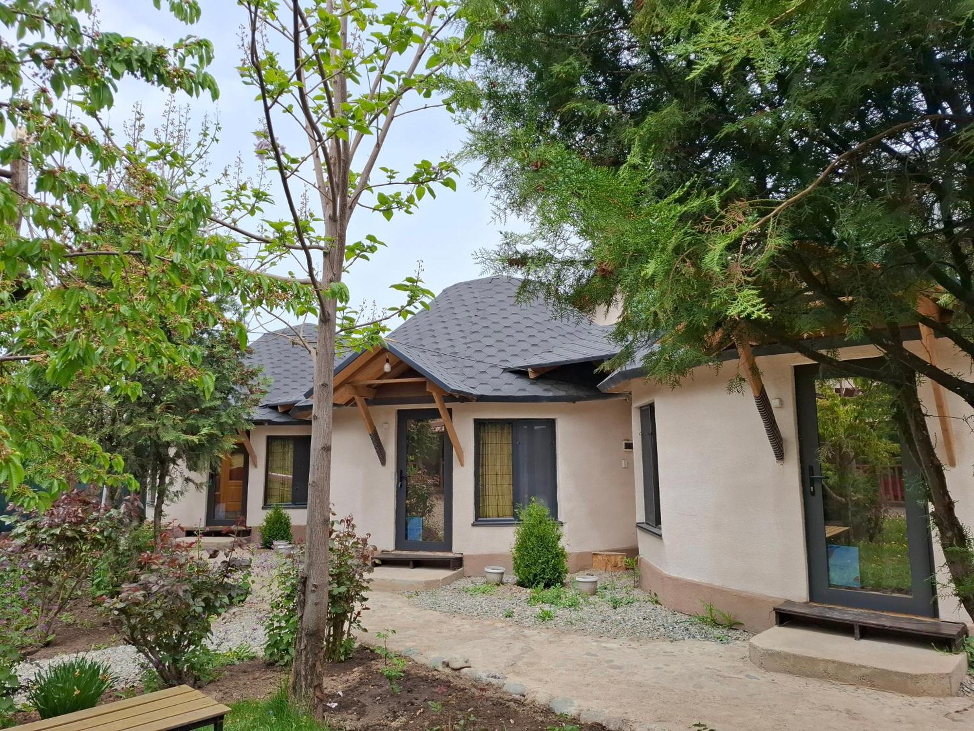 Happy Nomads Yurts & Hostel Karakol Exterior photo
